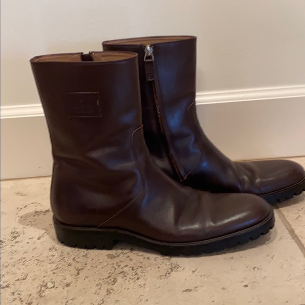 Men’s Gucci dark brown lug boot with side zip.